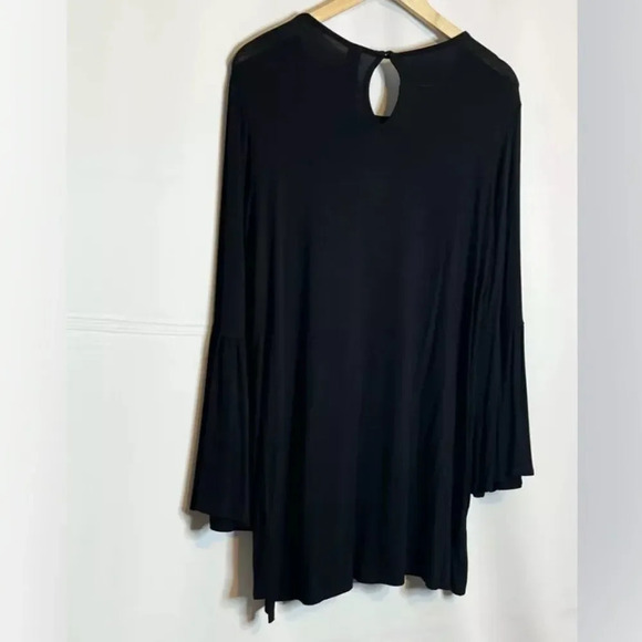 Agnes & Dora | Bell Sleeve Tunic Top Split Sleeve Keyhole Back - Picture 6 of 9